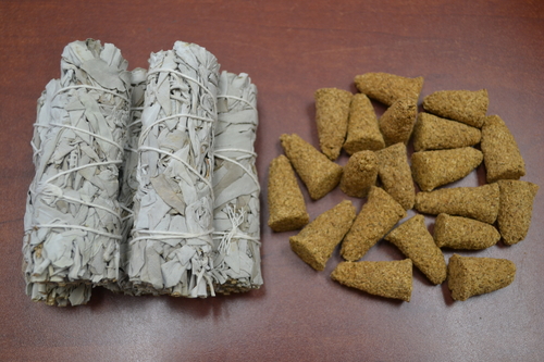 5 Pcs White Sage Bundles 4″ + 20 Palo Santo Cones Refill