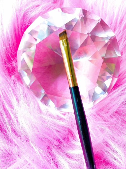 Makeup – Everything Beat Brush – Angled Brow Brush